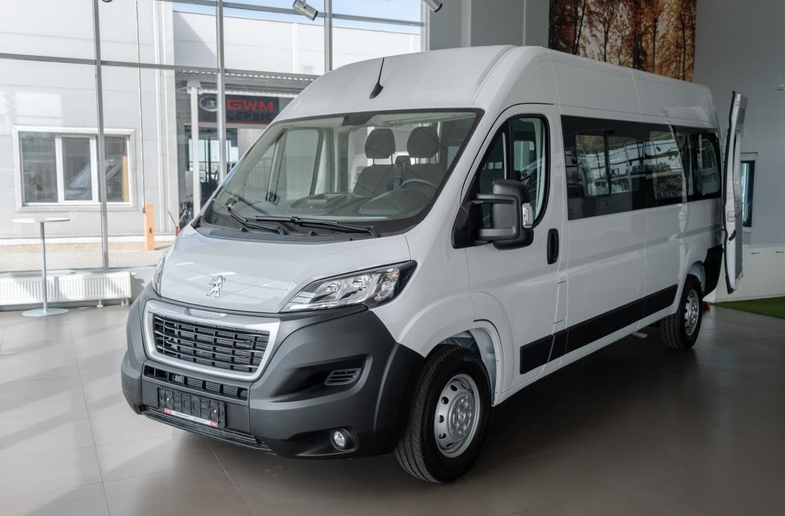 Соціальний автомобіль для перевезення людей на кріслах колісних на базі Peugeot Boxer L3H2
