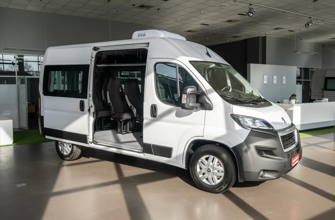 Пасажирський автобус на 9 місць